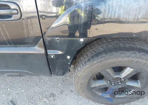 2002 Chevrolet Avalanche 1500 from USA, damaged, VIN 3GNEC13T82G103598